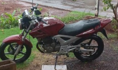 Motocicleta Honda Twister é furtada durante a madrugada em Mercedes