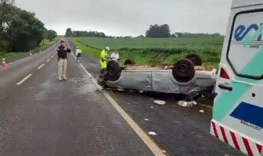 Família fica ferida após capotamento na BR-277, em Cascavel