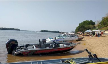 Lancha, barco e vários motores são furtados  em atracadouro no Rio Paraná