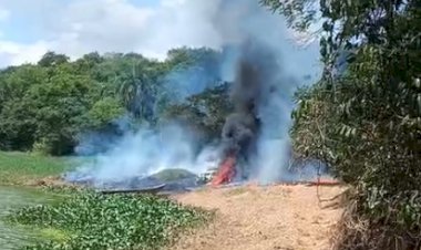Veículo é destruído por incêndio às margens do Lago de Itaipu