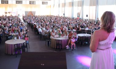 Evento reúne cerca de mil mulheres em comemoração ao Dia da Mulher em Nova Santa Rosa