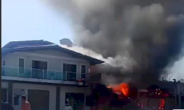 Quatro morrem após queda de avião sobre restaurante no RS; helicóptero faz pouso forçado no RJ