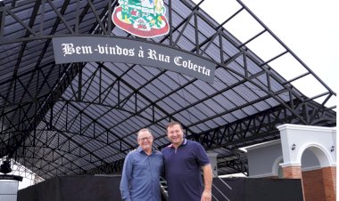 Mercedes inaugura a Rua Coberta com show de Amado Batista nesta quinta