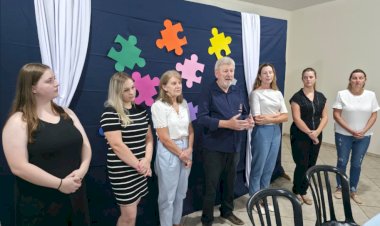 Alunos autistas recebem kits e famílias participam de momento de acolhimento em Nova Santa Rosa