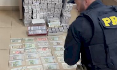 Tesouro em trânsito: PRF apreende moedas e cédulas estrangeiras na BR-277, em Cascavel