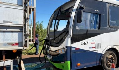Ônibus da Saúde de Guaíra se envolve em acidente na BR-163 entre Mercedes e Marechal Rondon