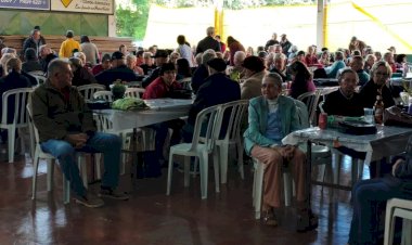 Encontro de clubes de idosos reúne participantes de várias comunidades em Vila Curvado