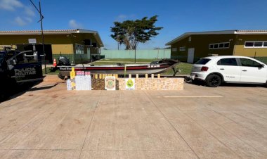 BPFRON e PF apreendem mais de 580 celulares contrabandeados em fundo falso de embarcação em Mercedes