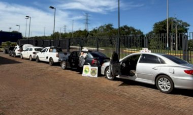 Cinco veículos carregados com cigarros contrabandeados são apreendidos em Mercedes