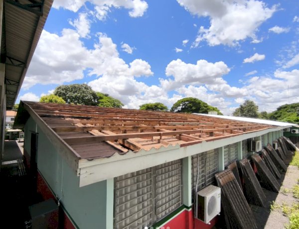 Prefeitura substitui cobertura da Escola Municipal Waldomiro Liessen