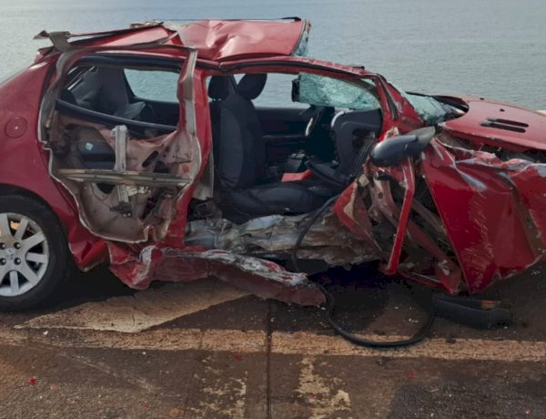 Três adolescentes ficam feridos após colisão contra ponte na PR-317, em Santa Helena