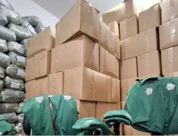 Entrega de uniformes escolares da rede municipal inicia na próxima semana em Marechal Rondon