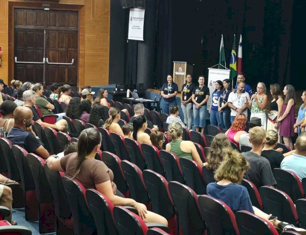 Pacientes participam de reunião sobre atendimentos da Unidade Móvel do OdontoSesc em Nova Santa Rosa