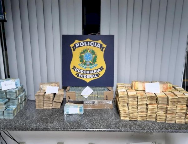 Será que começou a Campanha?  PRF apreende cerca de R$ 2 milhões escondidos em carro na BR-101