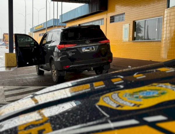 PRF recupera caminhonete de luxo furtada no RS durante abordagem em Guaíra