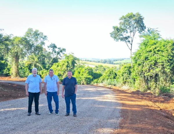 Prefeitura realiza melhorias em estradas rurais de Nova Santa Rosa