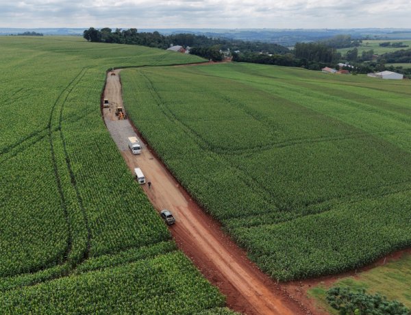 Obra de asfalto na Sanga Ituporanga avança com investimento de R$ 4,3 milhões em Mercedes