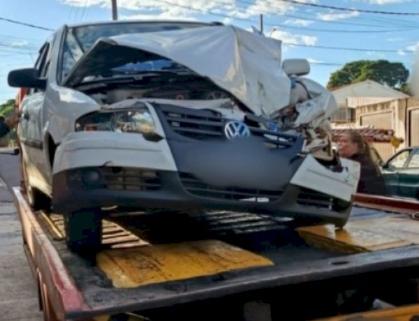 Colisão traseira entre carro e ônibus é registrada em Toledo
