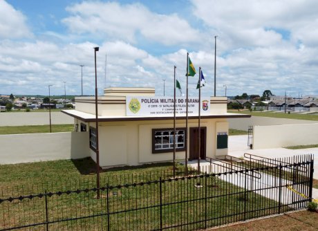 Empresa é invadida e tem portas danificadas em Entre Rios do Oeste