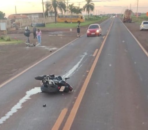 Acidente entre carro e motocicleta deixa ferido na PR-182, em Palotina