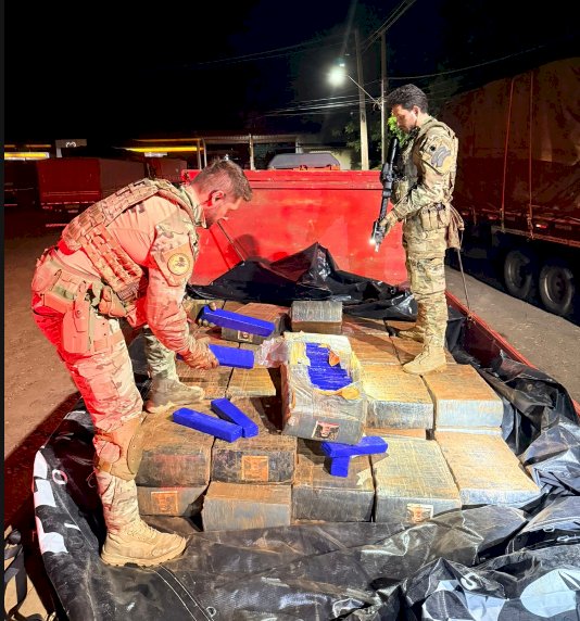 PRF apreende caminhão com mais de uma tonelada de maconha na região