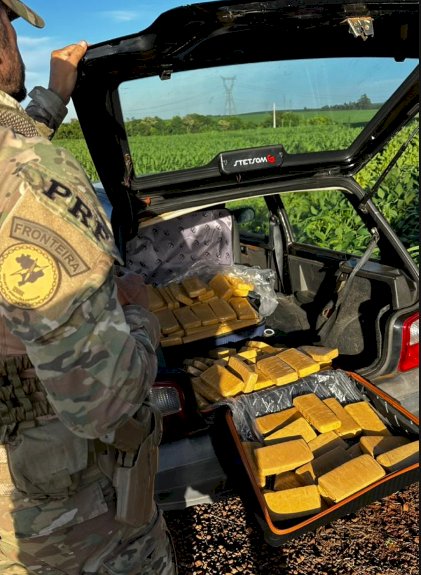 PRF apreende 90 quilos de maconha após fuga na BR-277, em Céu Azul