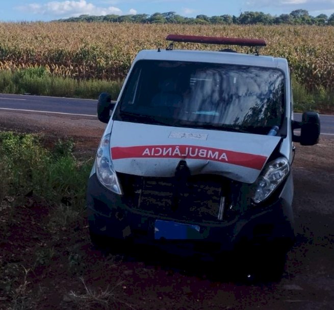 Colisão envolve veículo oficial e carro na PRC-467, em Marechal Cândido Rondon