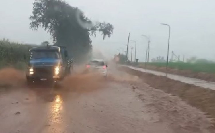 Chuva provoca alagamento na PR-491 em Nova Santa Rosa