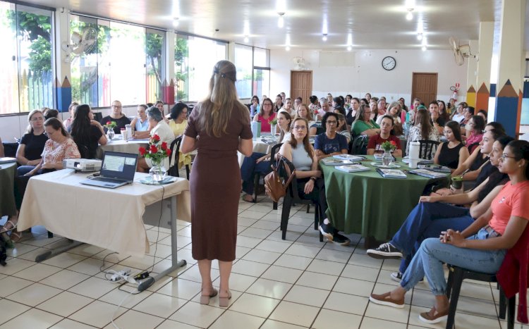 Professores da Educação Infantil participam de reunião de alinhamento para o ano letivo em Nova Santa Rosa