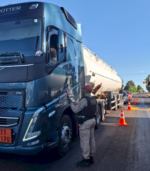 Operação Lei Seca da Polícia Rodoviária Estadual fiscaliza 131 veículos e prende motorista por embriaguez no Oeste do Paraná