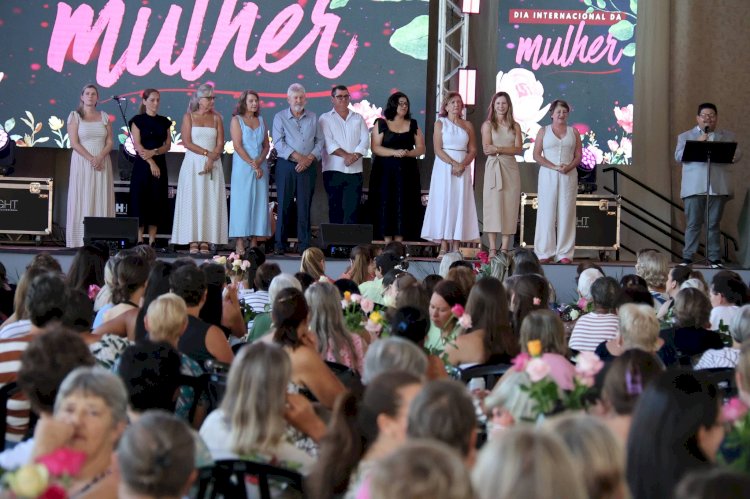 Evento reúne cerca de mil mulheres em comemoração ao Dia da Mulher em Nova Santa Rosa