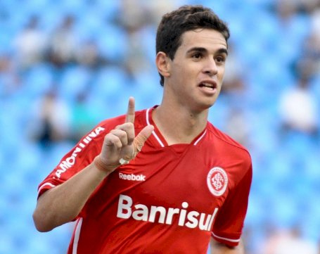 Ex-Inter Oscar anuncia aposentadoria aos 34 anos após diagnóstico cardíaco