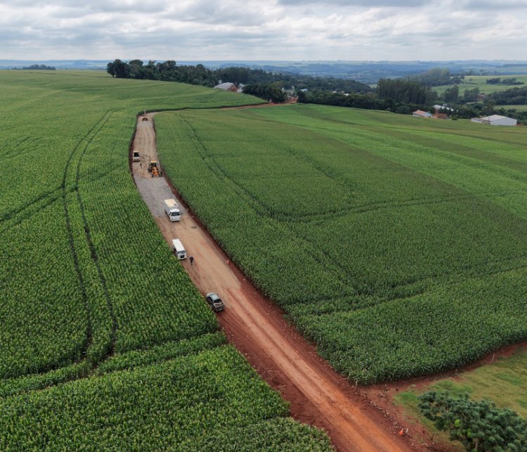 Obra de asfalto na Sanga Ituporanga avança com investimento de R$ 4,3 milhões em Mercedes