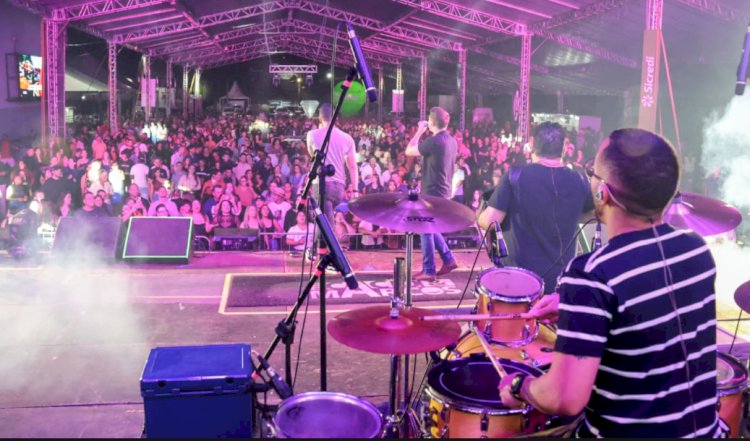 Show de Cacio e Marcos encerra Expo Rosa 2026 com grande público