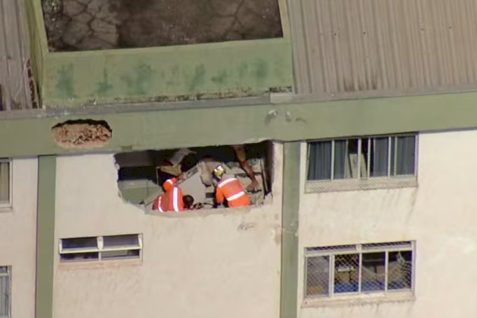 Avião de pequeno porte cai em bairro residencial de Belo Horizonte e deixa mortos e feridos