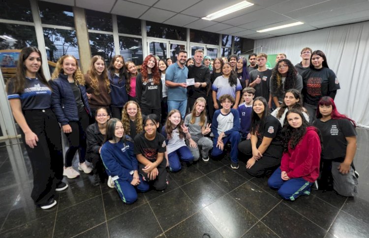 Coro Juvenil Canta Marechal realiza homenagem às mães na prefeitura rondonense