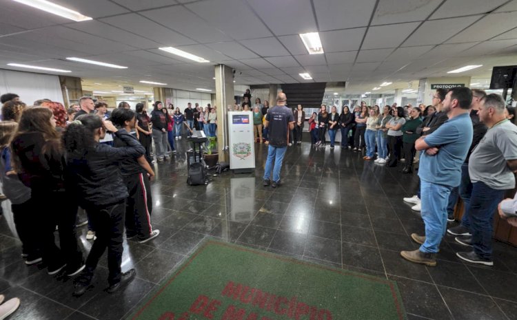 Coro Juvenil Canta Marechal realiza homenagem às mães na prefeitura rondonense