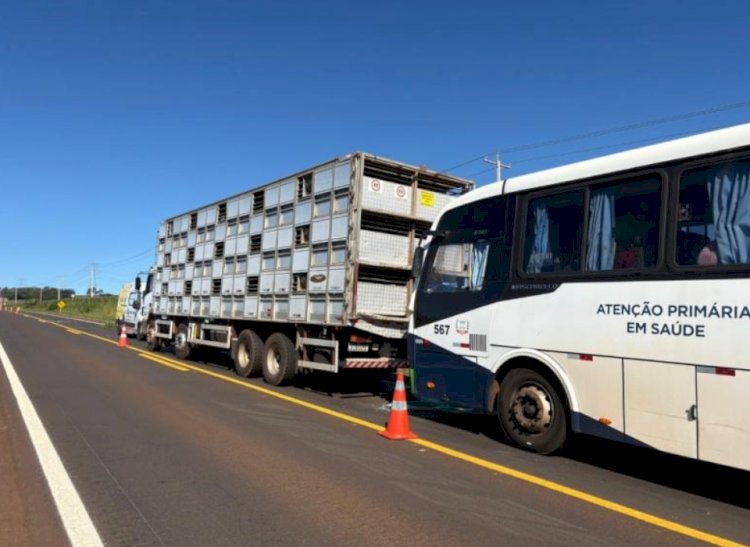 Ônibus da Saúde de Guaíra se envolve em acidente na BR-163 entre Mercedes e Marechal Rondon