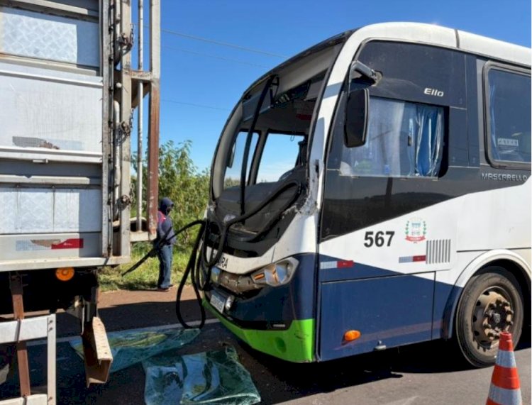Ônibus da Saúde de Guaíra se envolve em acidente na BR-163 entre Mercedes e Marechal Rondon