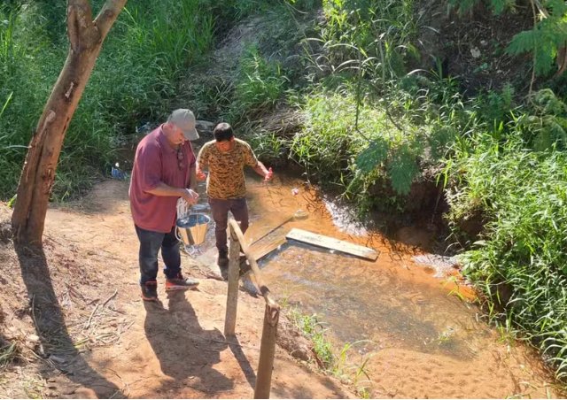 Famílias indígenas reassentadas em Terra Roxa enfrentam falta de água potável
