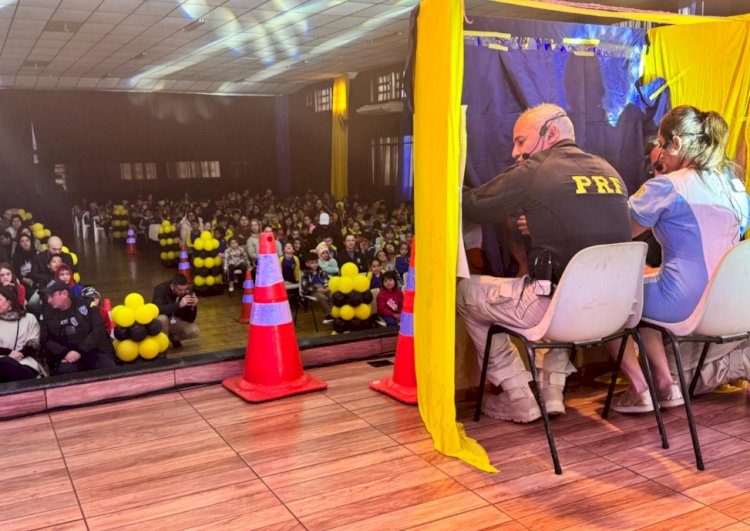 PRF promove musical e teatro de fantoches em Guaíra durante ações do Maio Amarelo