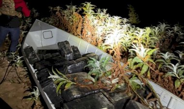 BPFRON e Polícia Federal apreendem embarcação com mais de 440 kg de maconha em Foz do Iguaçu