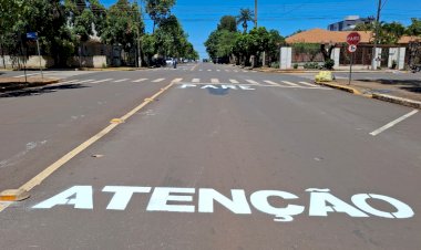 Prefeitura reforça sinalização no cruzamento das ruas Mem de Sá com a Paraná