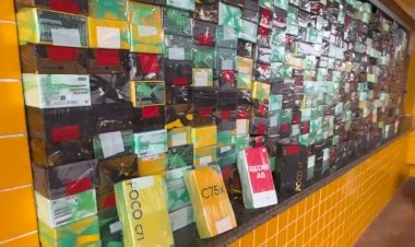 PRF apreende 500 celulares contrabandeados escondidos em fundo falso de carreta na BR-163