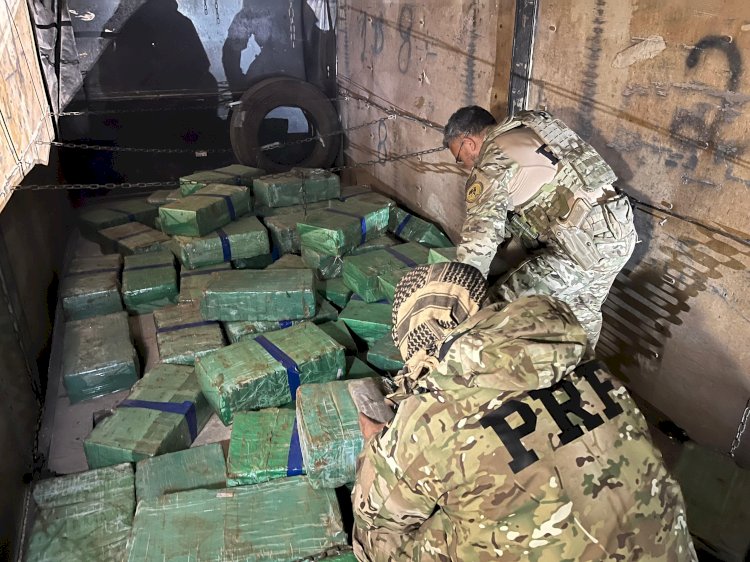 PRF apreende 1,5 tonelada de maconha em caminhão em Assis Chateaubriand