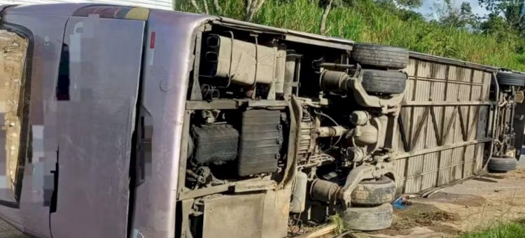 Acidente com ônibus de torcedores do Bahia deixa dez feridos antes de partida contra o Sport