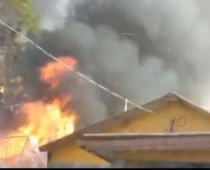 Incêndio destrói residência no bairro BNH em Terra Roxa