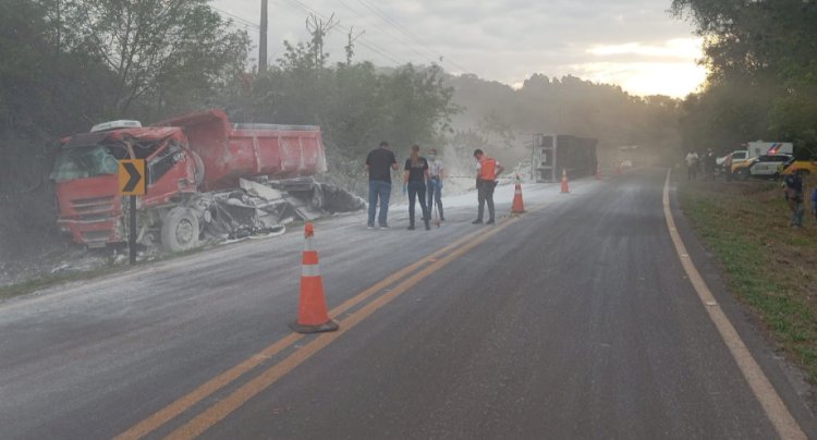 Motorista de caminhão com placas de Guaíra morre em acidente na PR-484