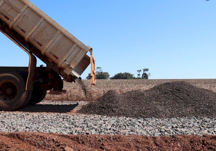 Nova Santa Rosa inicia a execução de mais de 9 quilômetros de asfalto em estradas rurais