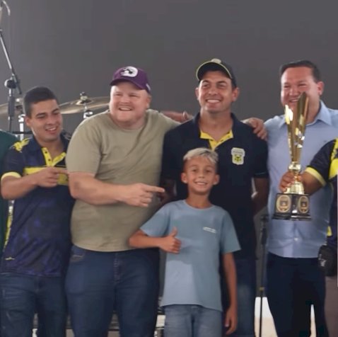 Milhares de pessoas prestigiam a Festa do 33º aniversário  de Mercedes, considerada uma das maiores já realizadas